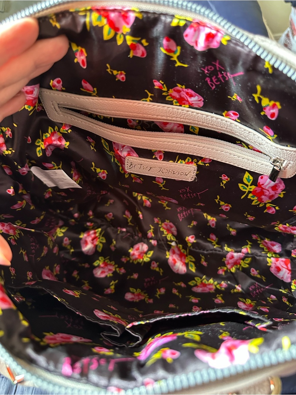 ❤️Betsey Johnson Quilted Heart-Accent Taupe Satchel - Picture 3 of 4